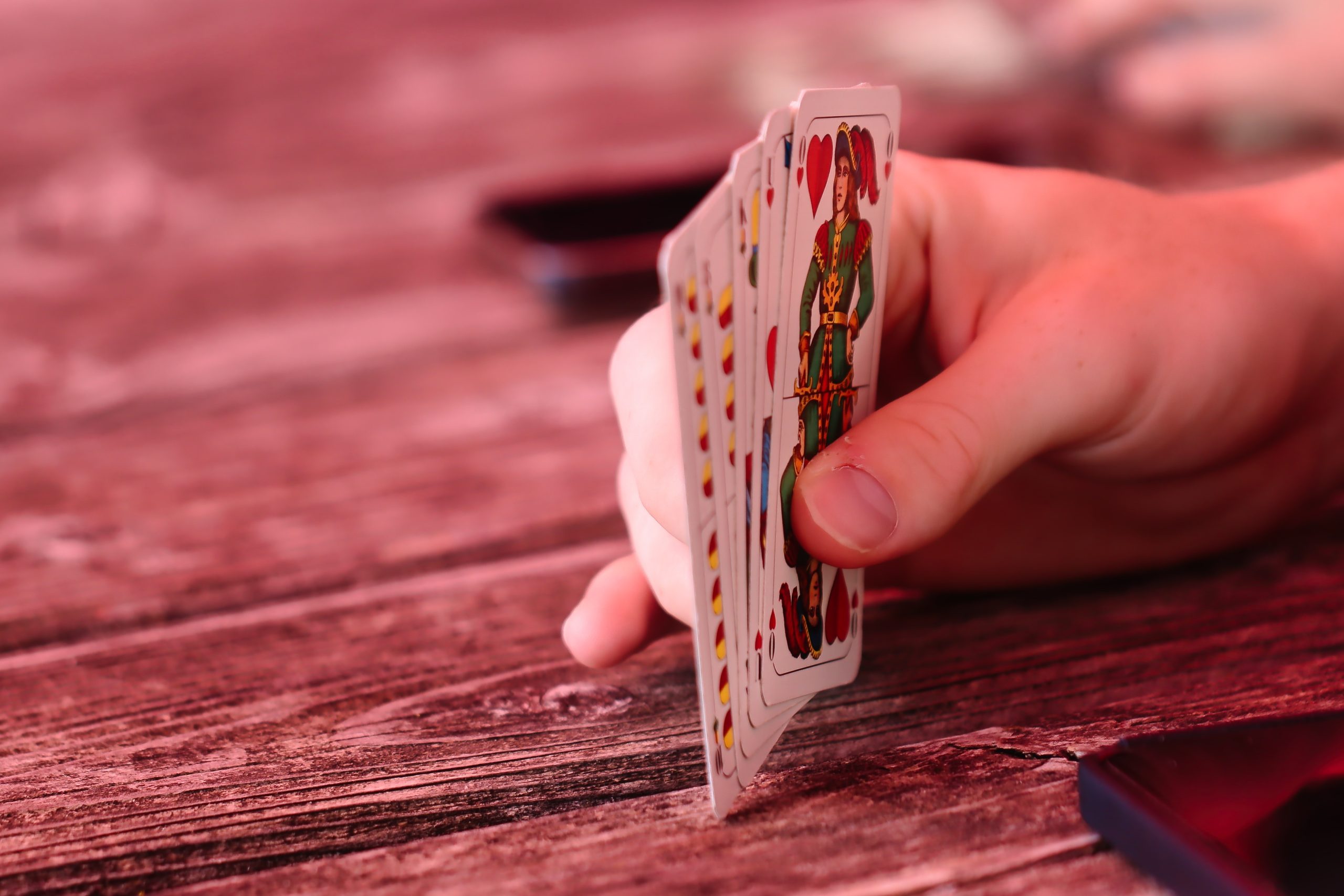 Baccarat online: diferențele dintre pariurile Player, Banker și Tie